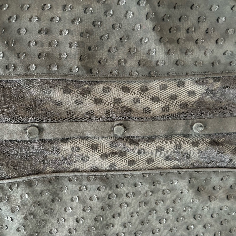 Beautiful mixed media lace top. - Picture 2 of 4